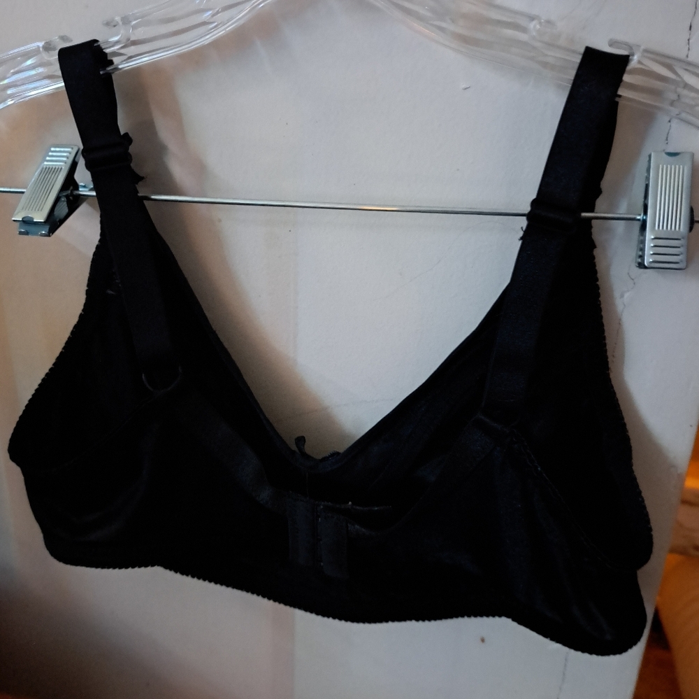Used black bra - Picture 3 of 8